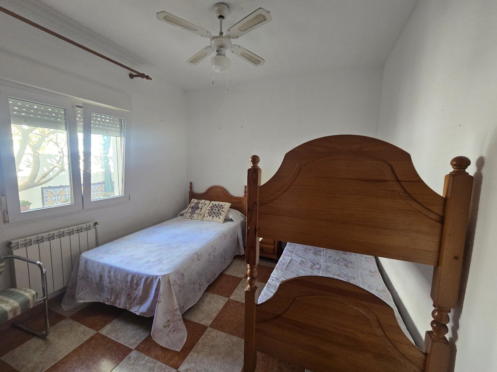 Exclusiva villa independiente frente al mar con piscina privada y amplios jardines - Foto 39