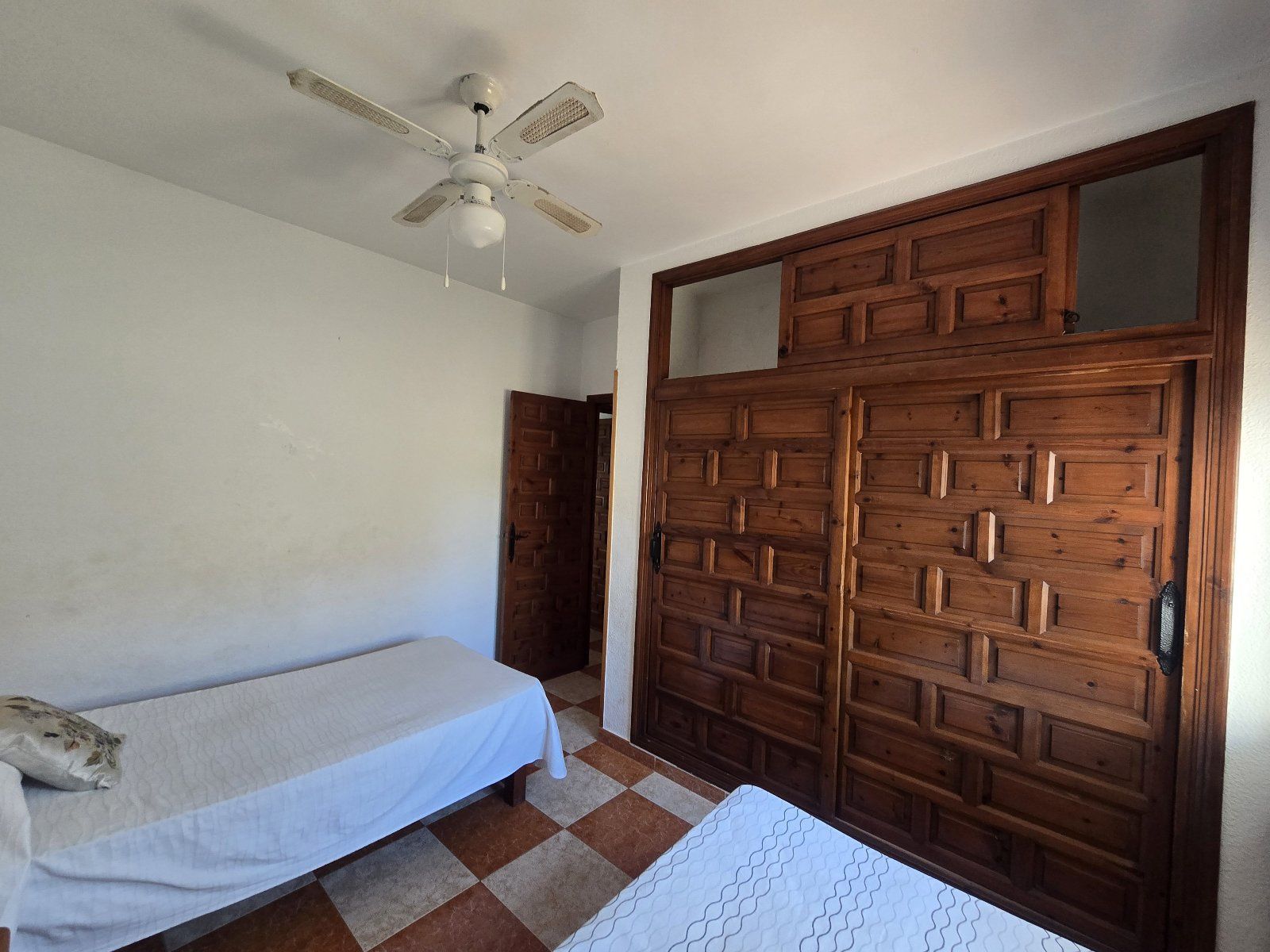 Exclusiva villa independiente frente al mar con piscina privada y amplios jardines - Foto 40