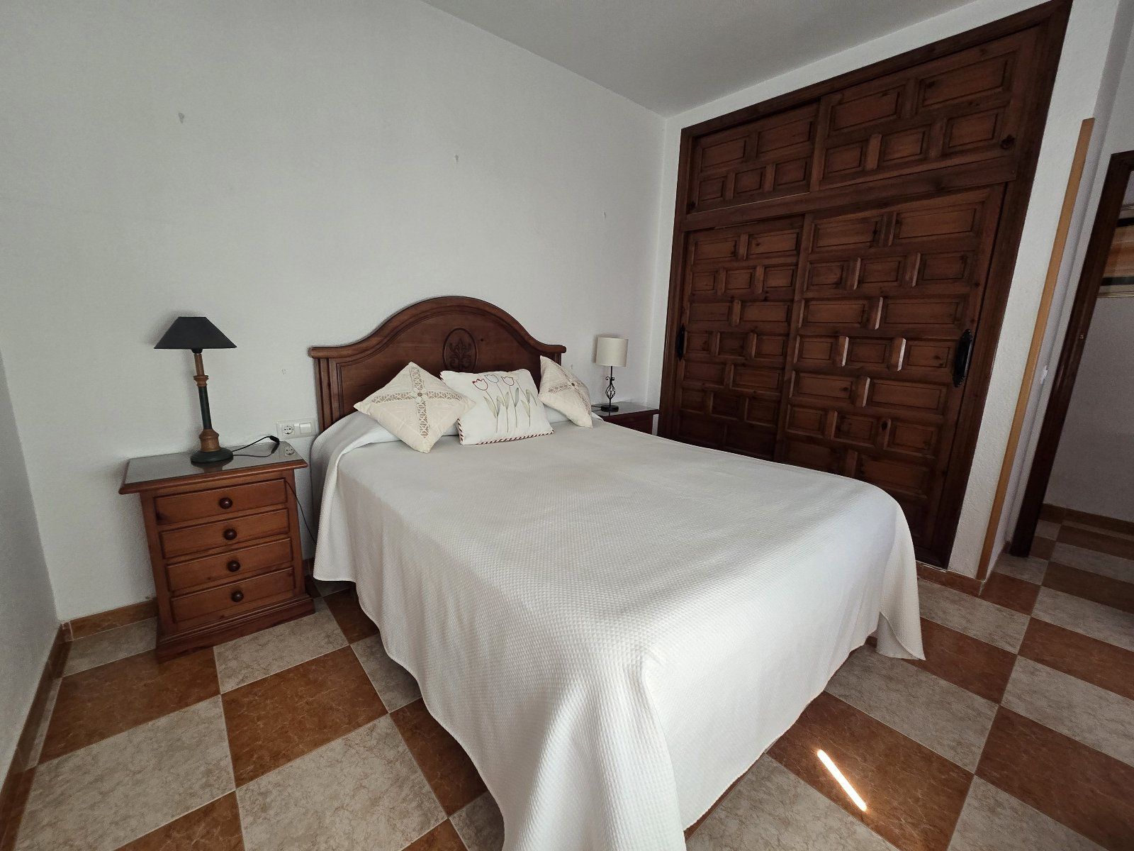 Exclusiva villa independiente frente al mar con piscina privada y amplios jardines - Foto 48