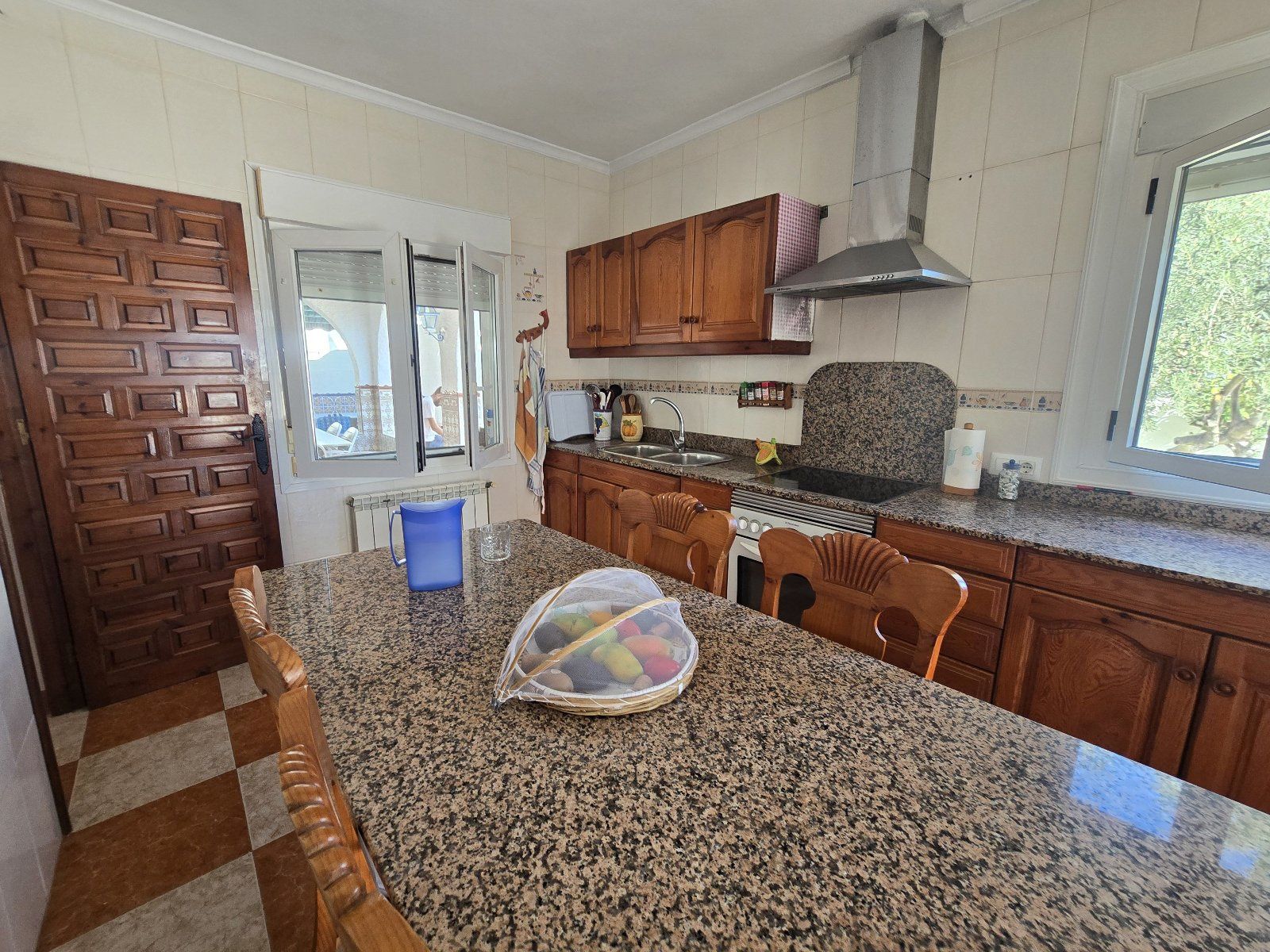 Exclusiva villa independiente frente al mar con piscina privada y amplios jardines - Foto 27