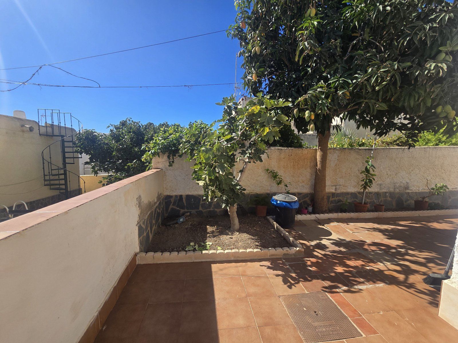 Exclusiva villa independiente frente al mar con piscina privada y amplios jardines - Foto 78