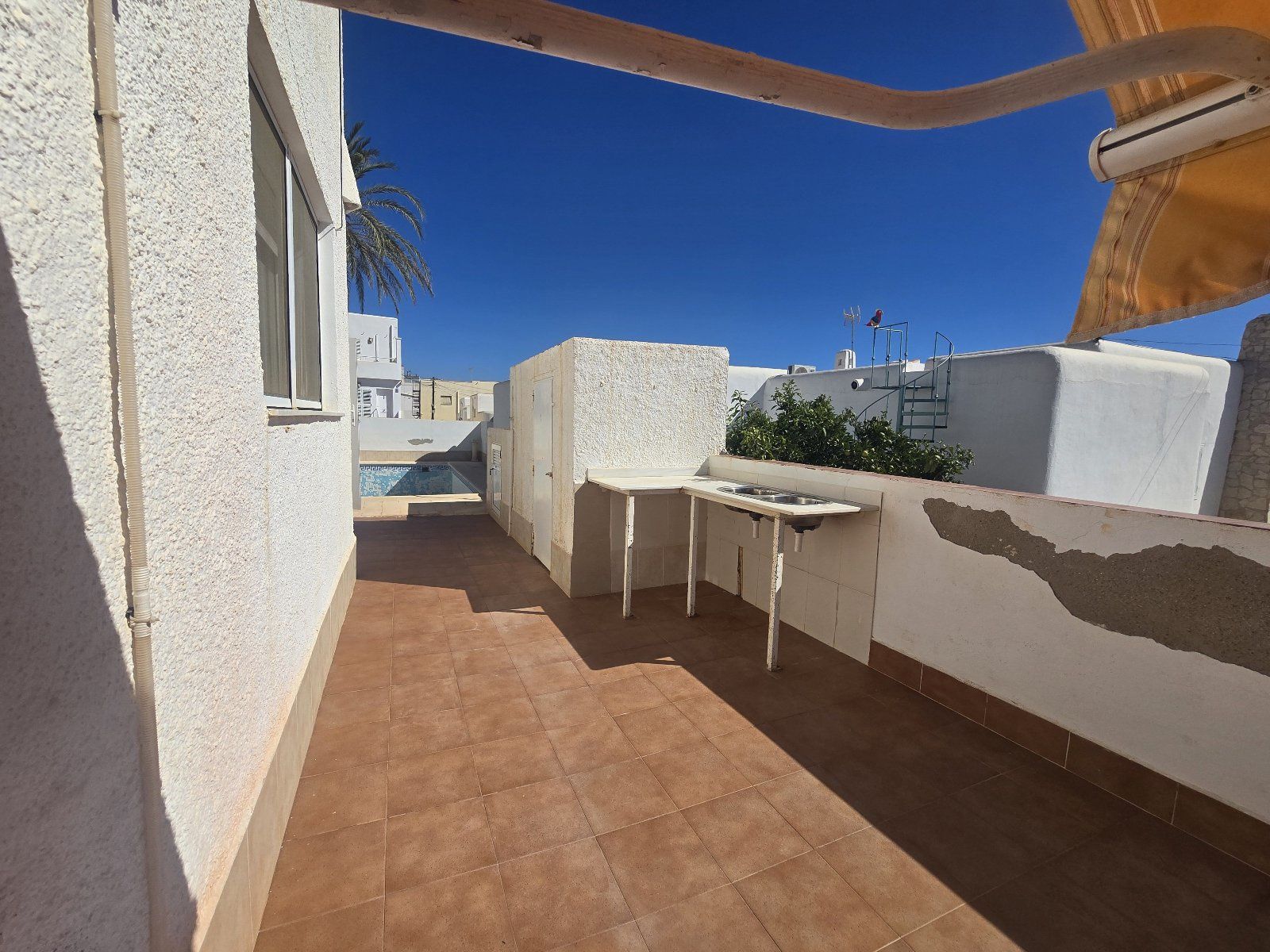 Exclusiva villa independiente frente al mar con piscina privada y amplios jardines - Foto 62