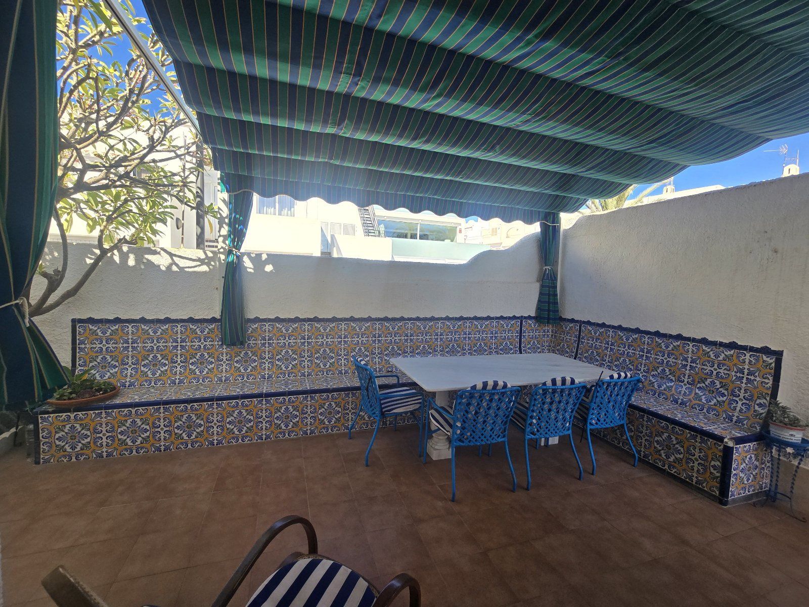 Exclusiva villa independiente frente al mar con piscina privada y amplios jardines - Foto 12