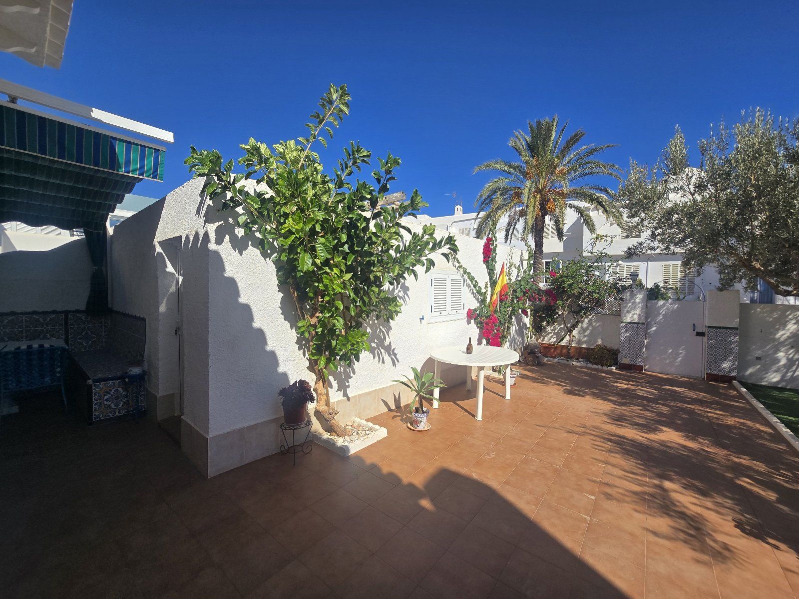 Exclusiva villa independiente frente al mar con piscina privada y amplios jardines - Foto 66