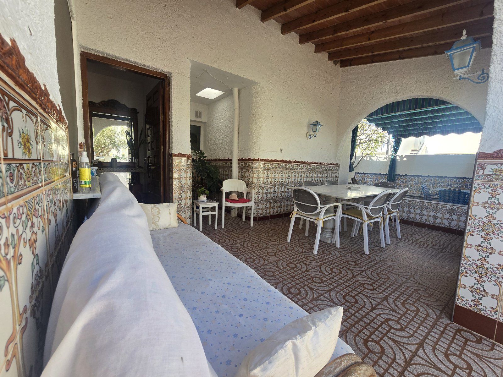 Exclusiva villa independiente frente al mar con piscina privada y amplios jardines - Foto 8