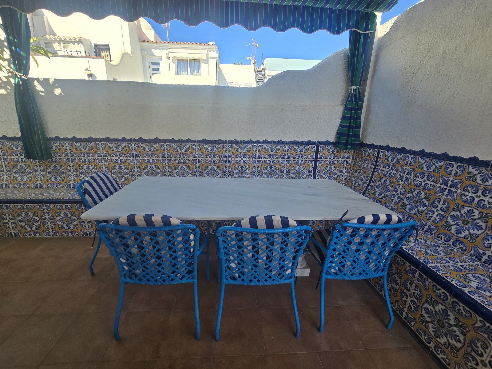 Exclusiva villa independiente frente al mar con piscina privada y amplios jardines - Foto 11