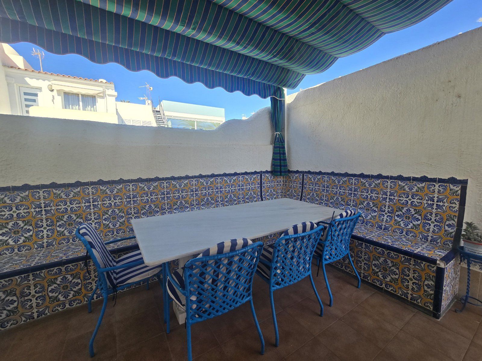 Exclusiva villa independiente frente al mar con piscina privada y amplios jardines - Foto 9