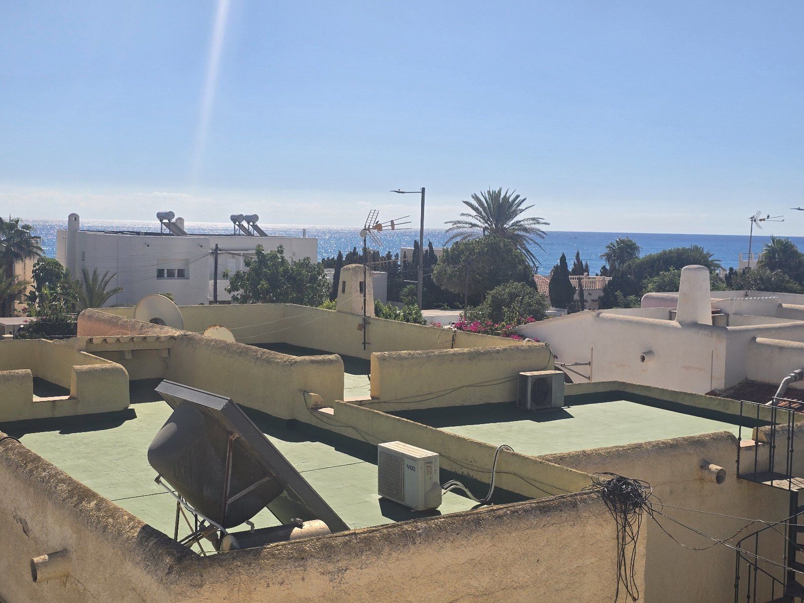 Exclusiva villa independiente frente al mar con piscina privada y amplios jardines - Foto 68