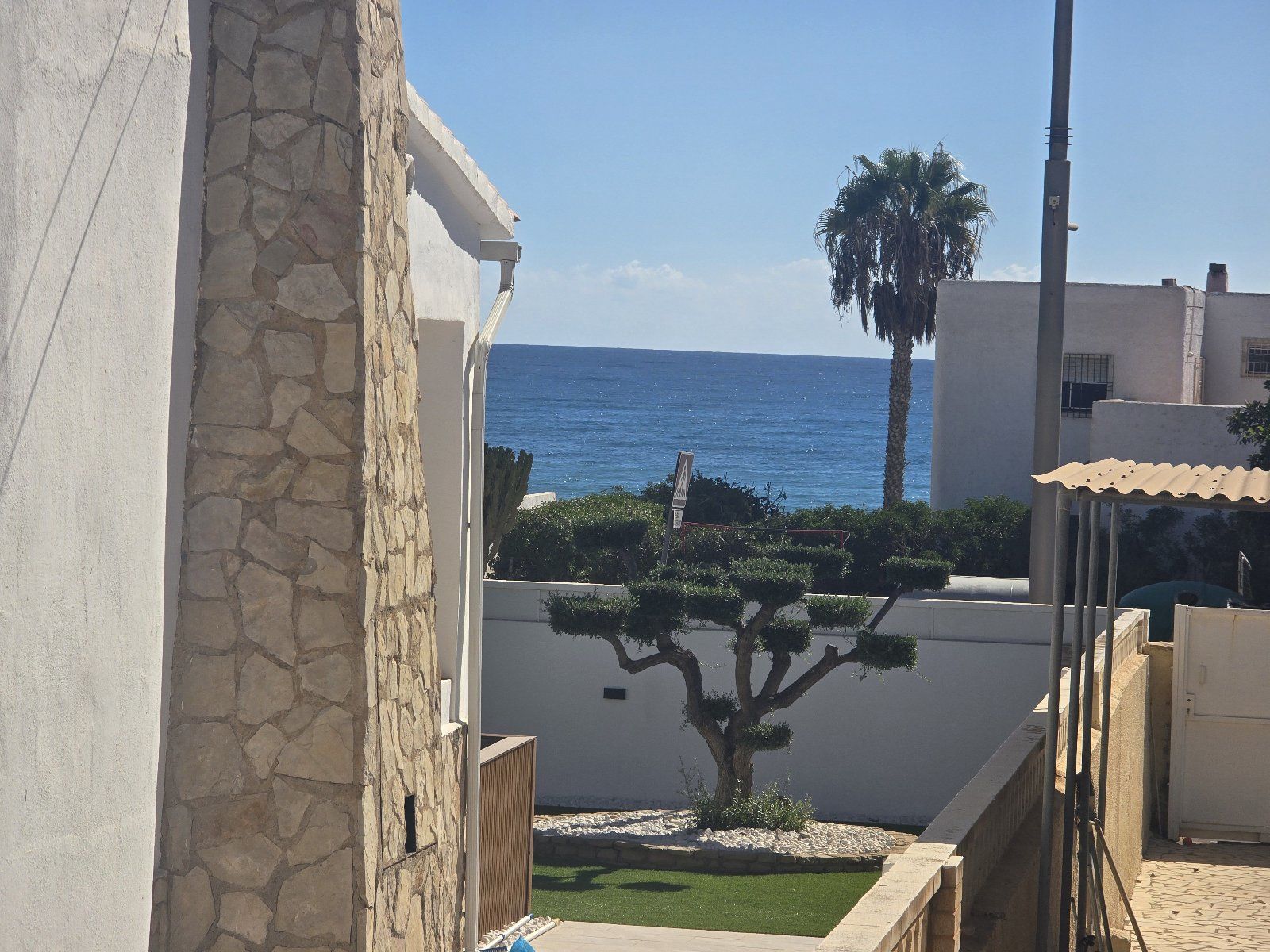 Exclusiva villa independiente frente al mar con piscina privada y amplios jardines - Foto 2