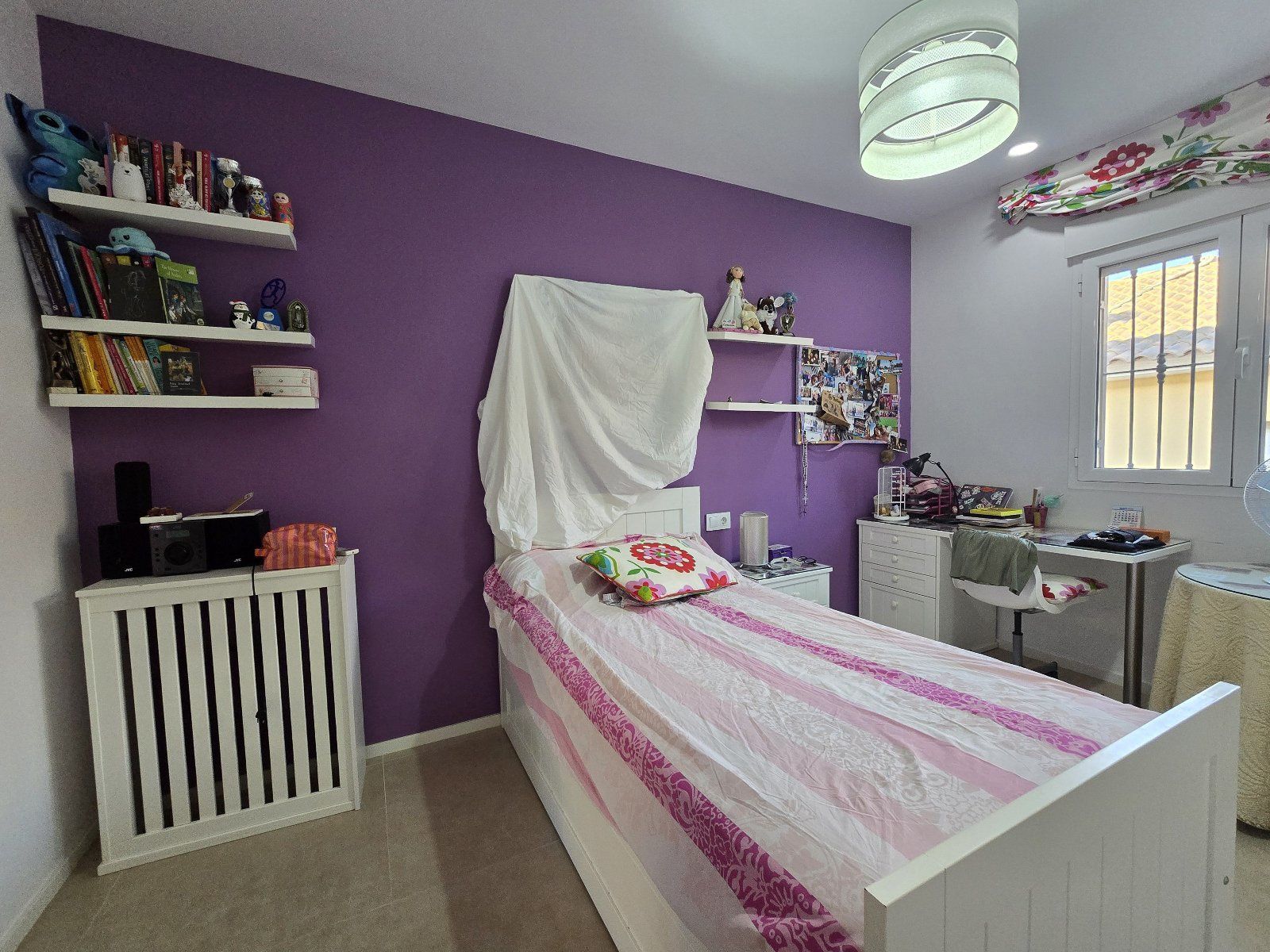 Spacious 5-bedroom duplex with basement, garden, and porch in Huércal-Overa