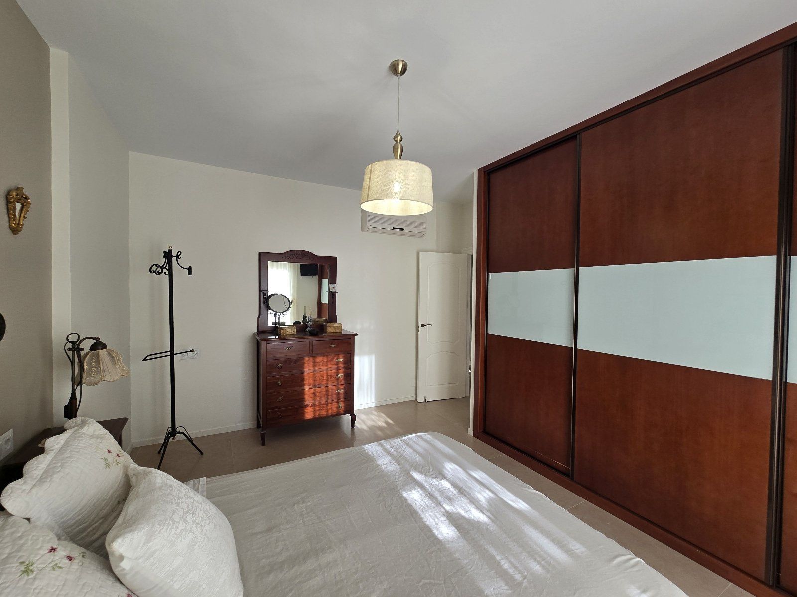 Spacious 5-bedroom duplex with basement, garden, and porch in Huércal-Overa