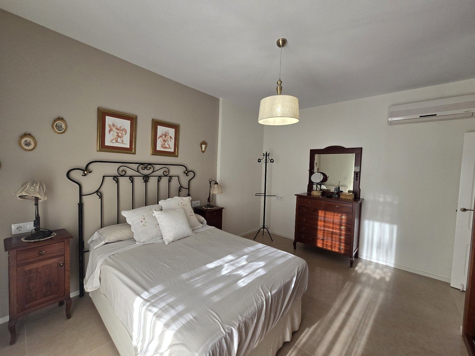 Spacious 5-bedroom duplex with basement, garden, and porch in Huércal-Overa