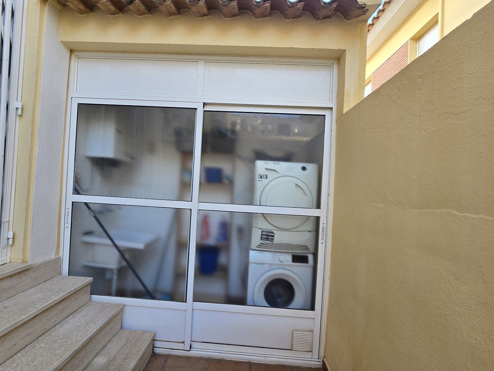 Spacious 5-bedroom duplex with basement, garden, and porch in Huércal-Overa