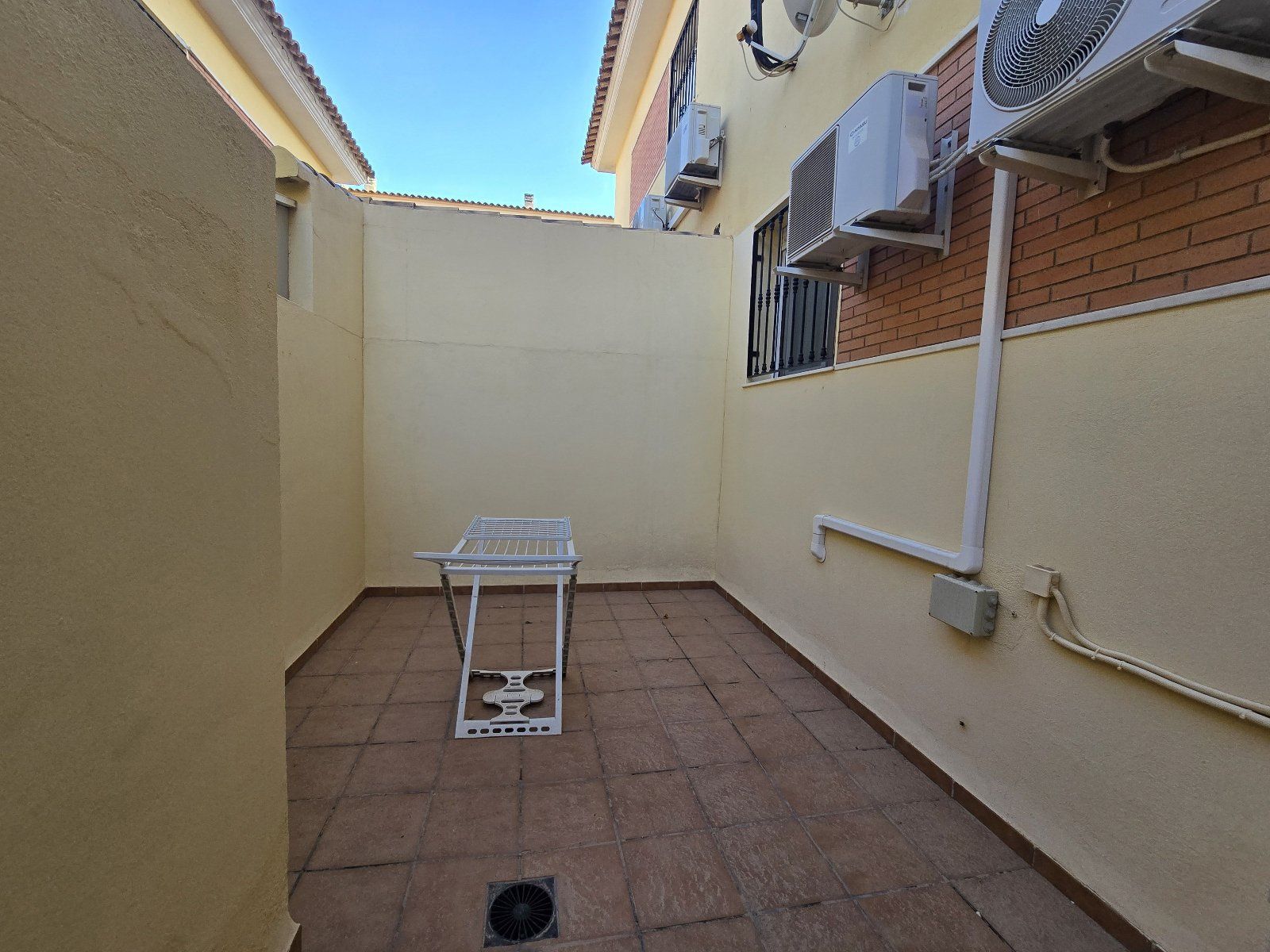 Spacious 5-bedroom duplex with basement, garden, and porch in Huércal-Overa