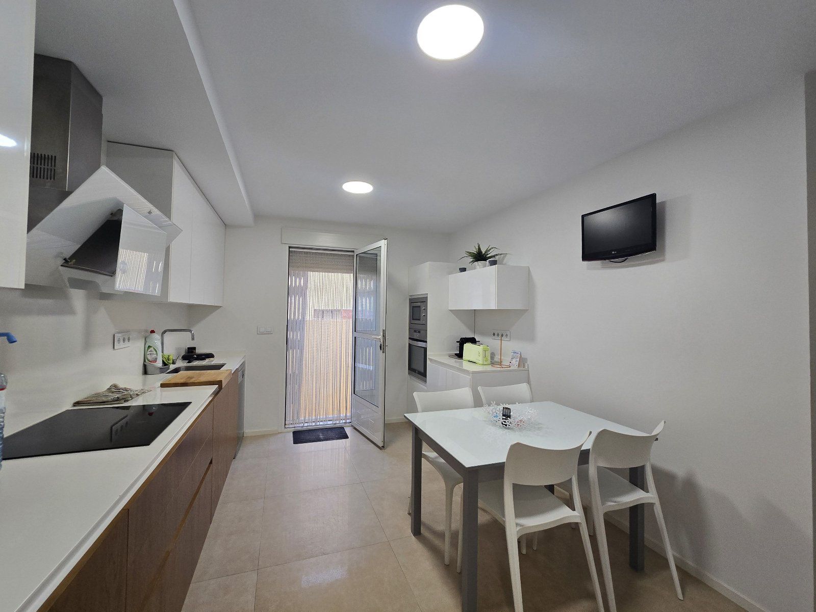 Spacious 5-bedroom duplex with basement, garden, and porch in Huércal-Overa