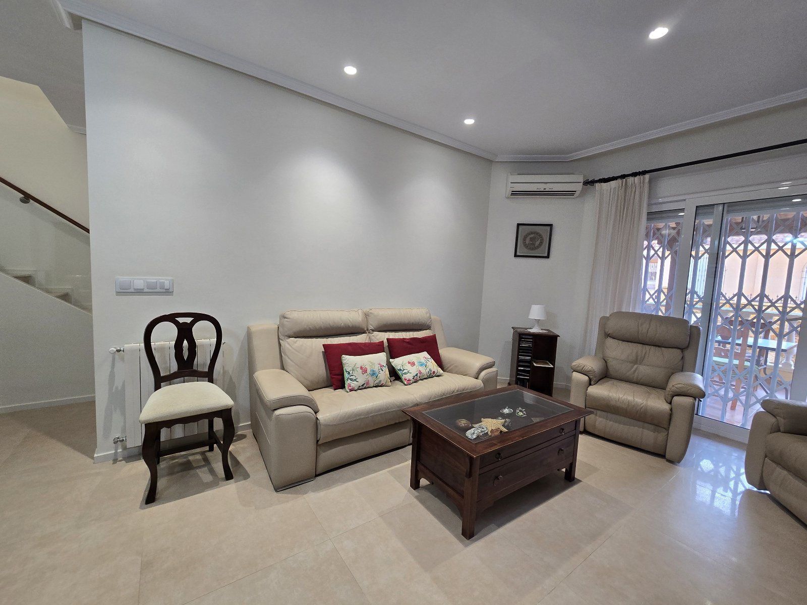 Spacious 5-bedroom duplex with basement, garden, and porch in Huércal-Overa