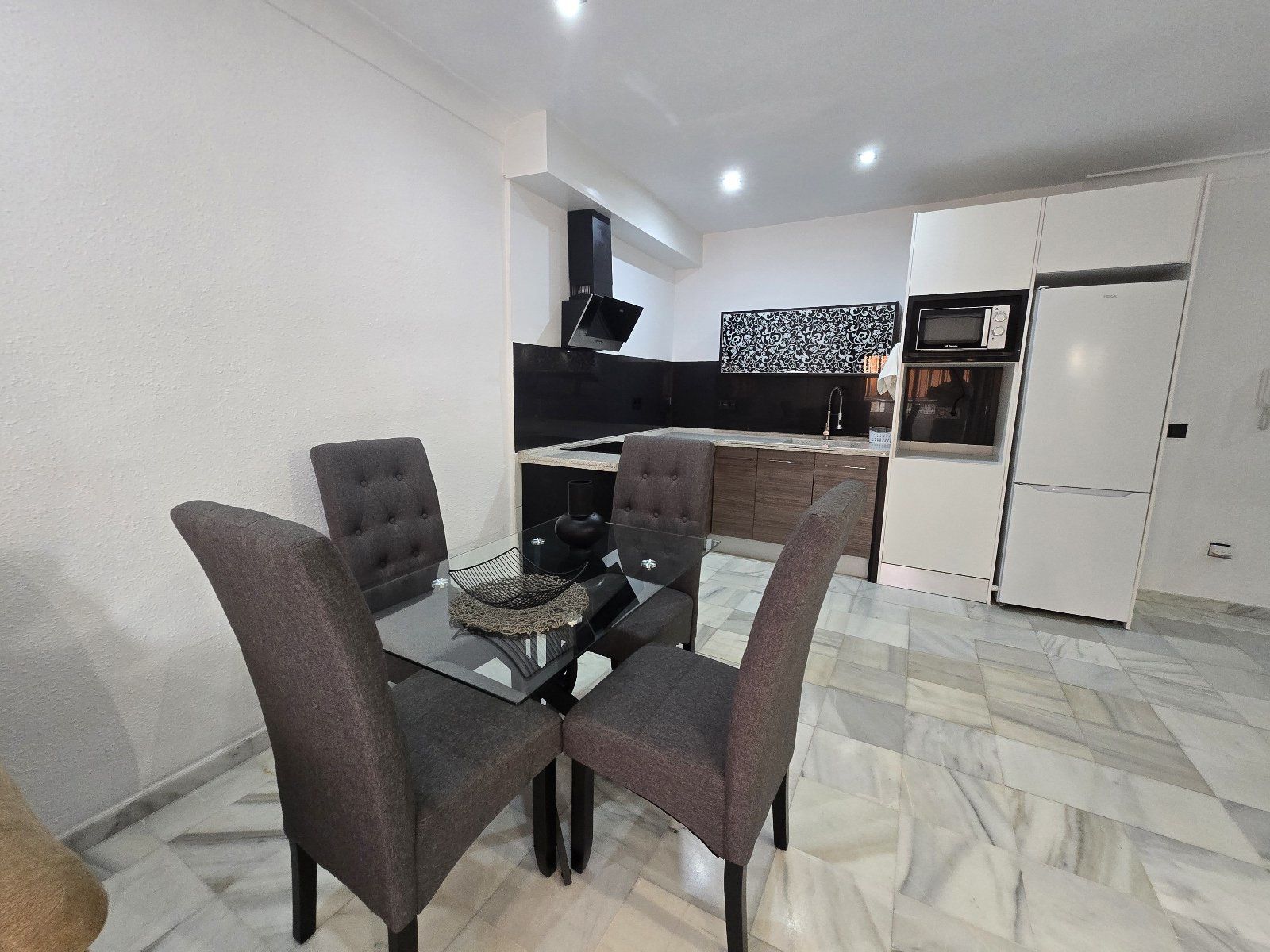 .Fully Renovated 2-Bedroom Apartment 50 Meters from the Beach in Garrucha