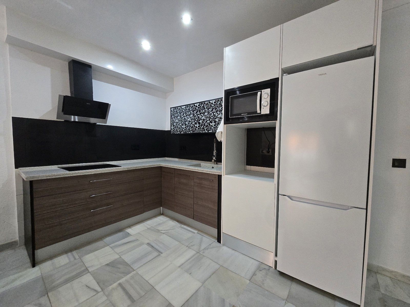.Fully Renovated 2-Bedroom Apartment 50 Meters from the Beach in Garrucha