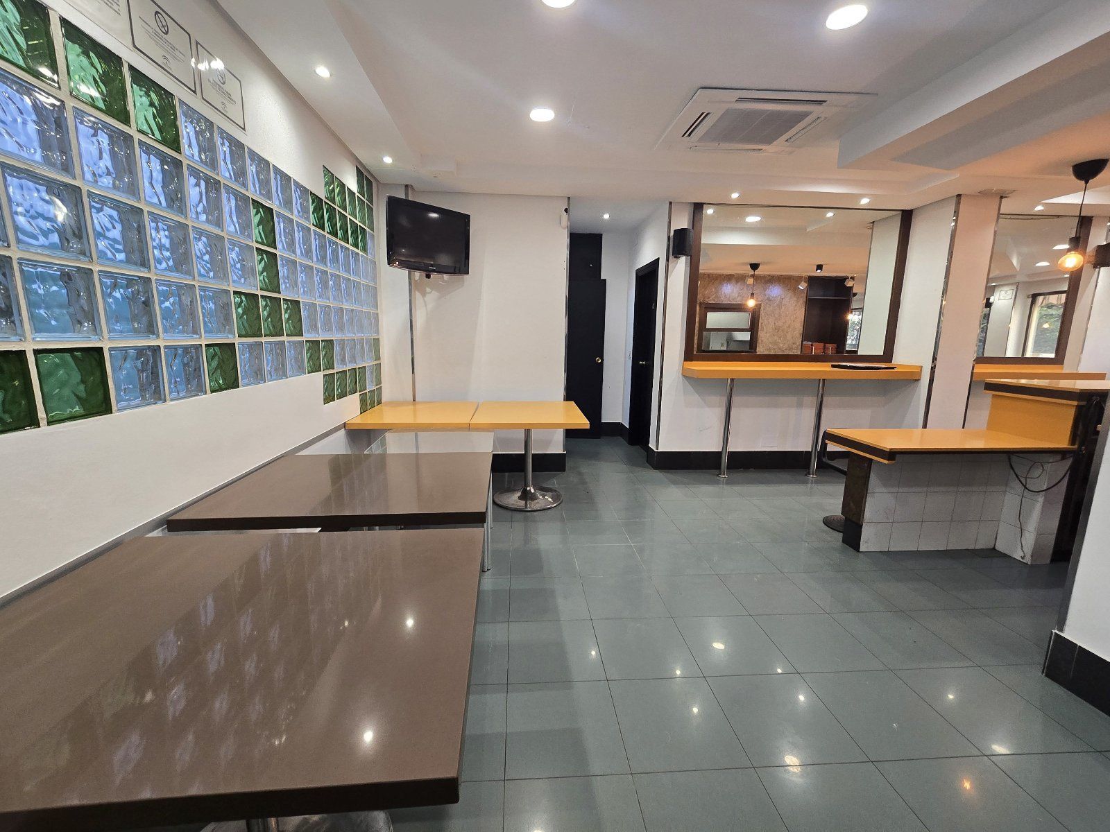 Restaurant à vendre au cœur de Huércal-Overa avec terrasse de 200 m²