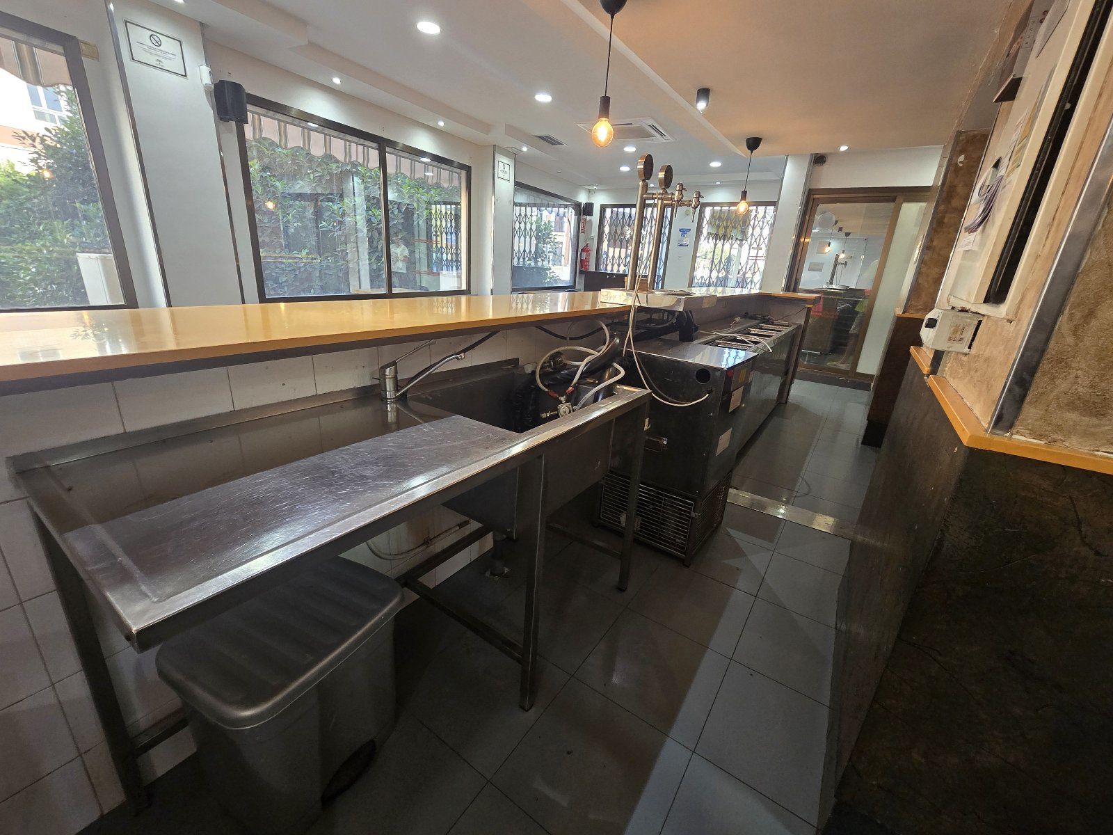 Restaurant à vendre au cœur de Huércal-Overa avec terrasse de 200 m²
