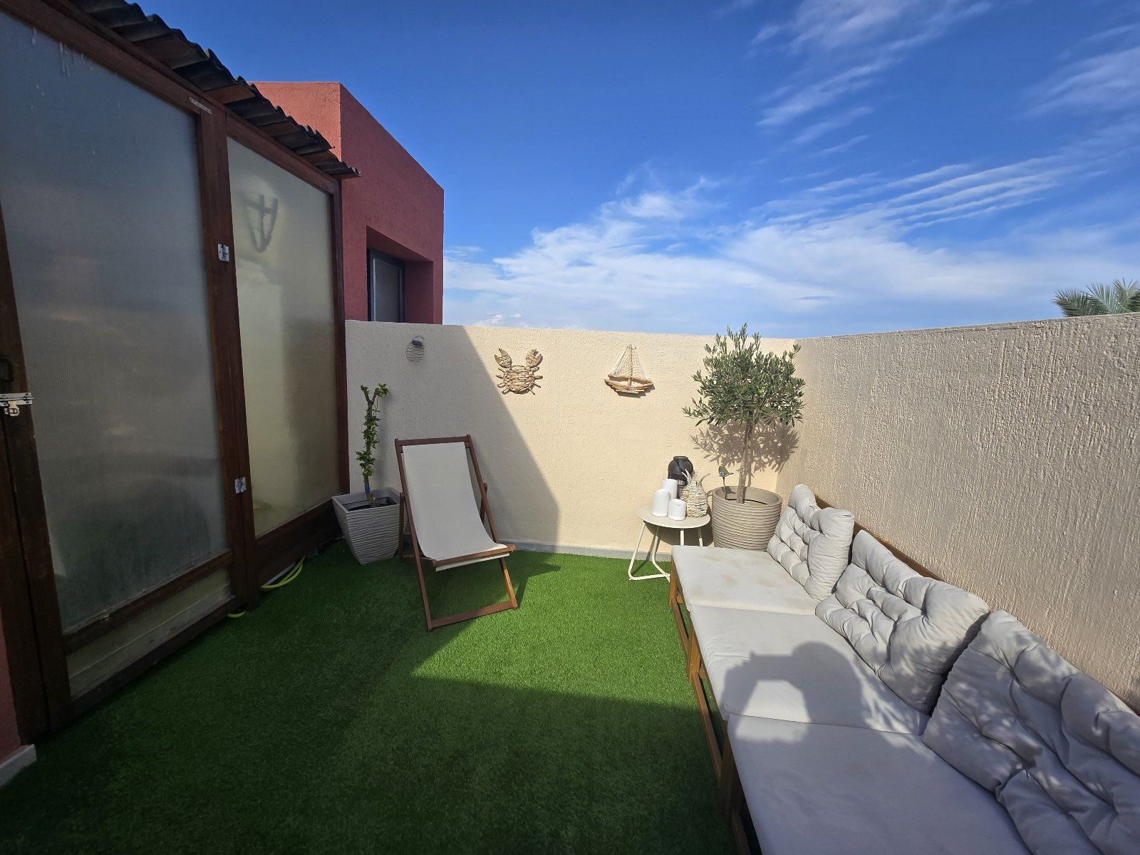Duplex entièrement rénové avec jardin et espace détente au sein du complexe de golf Valle del Este - Foto 11