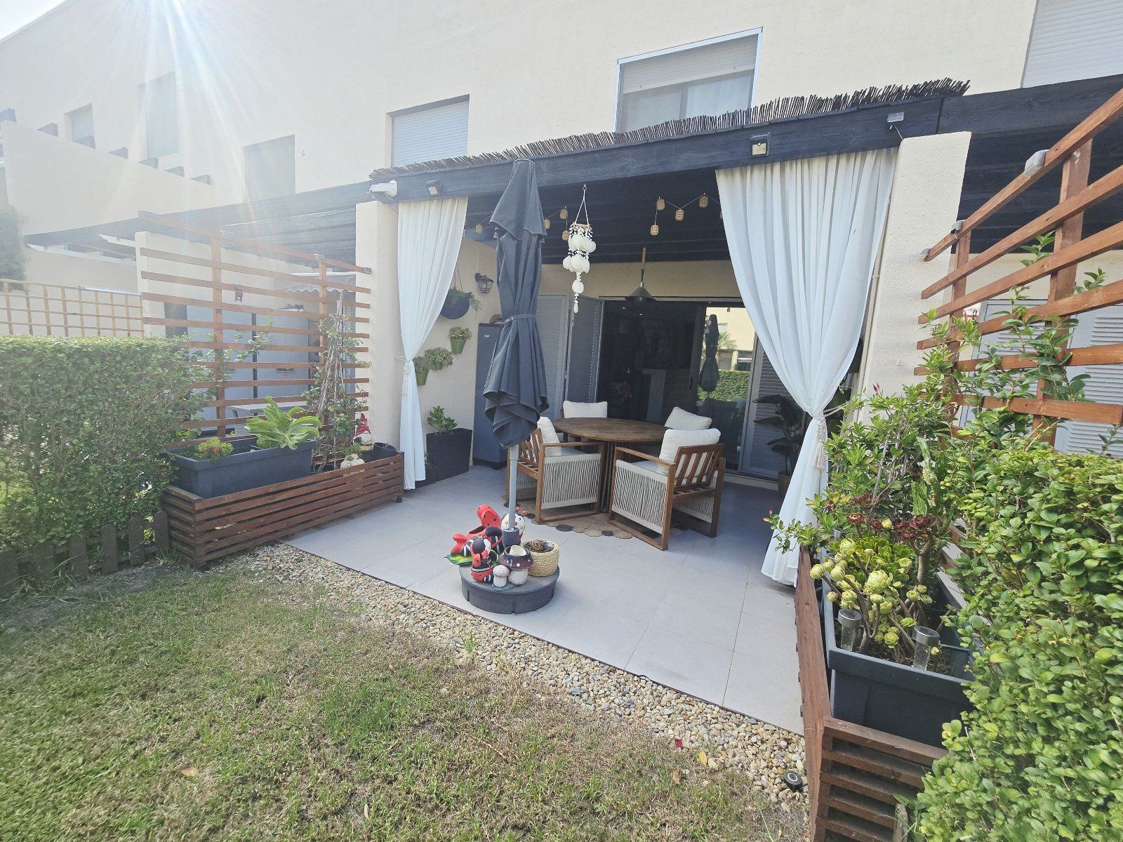 Duplex entièrement rénové avec jardin et espace détente au sein du complexe de golf Valle del Este - Foto 3