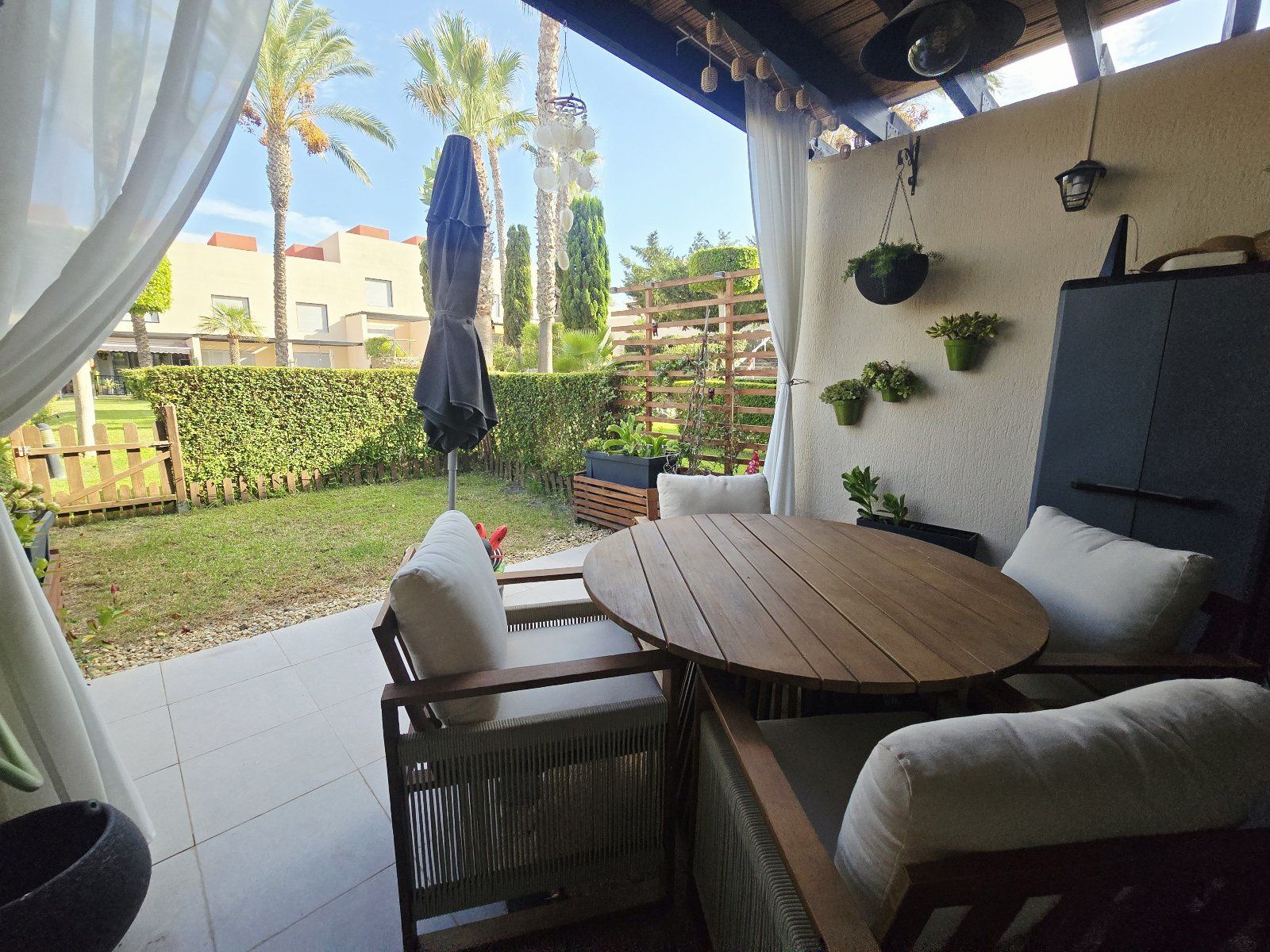 Duplex entièrement rénové avec jardin et espace détente au sein du complexe de golf Valle del Este - Foto 2