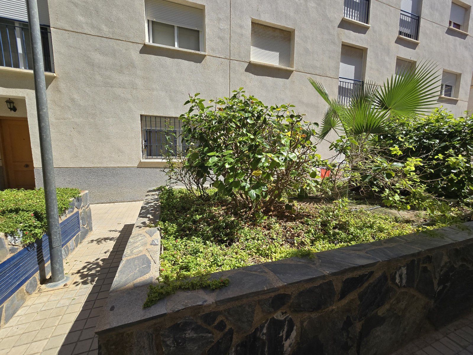 Dúplex de 3 dormitorios amueblado en venta en residencial tranquilo - Foto 2