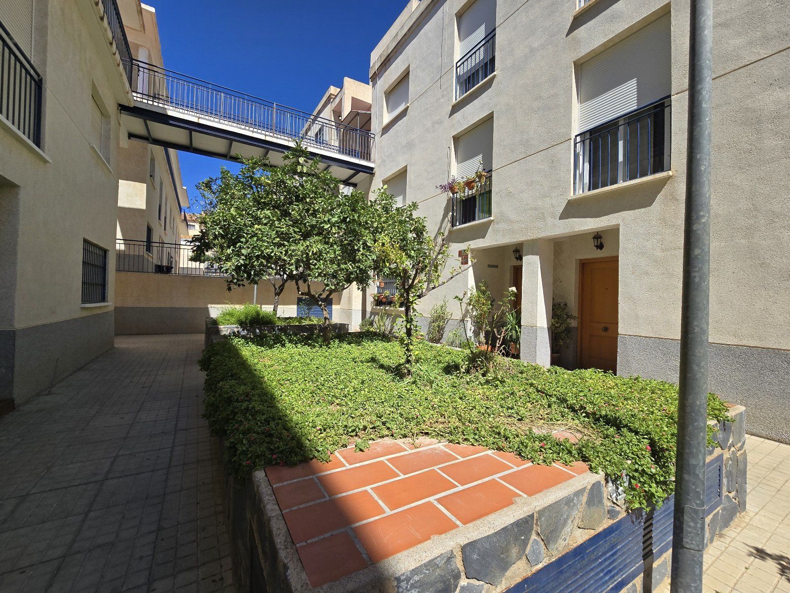 Dúplex de 3 dormitorios amueblado en venta en residencial tranquilo - Foto 1