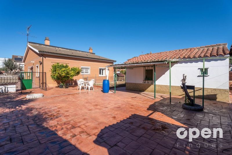 Chalet Independiente en venta Rubí, Barcelona. Ref: 1593. Openfinques