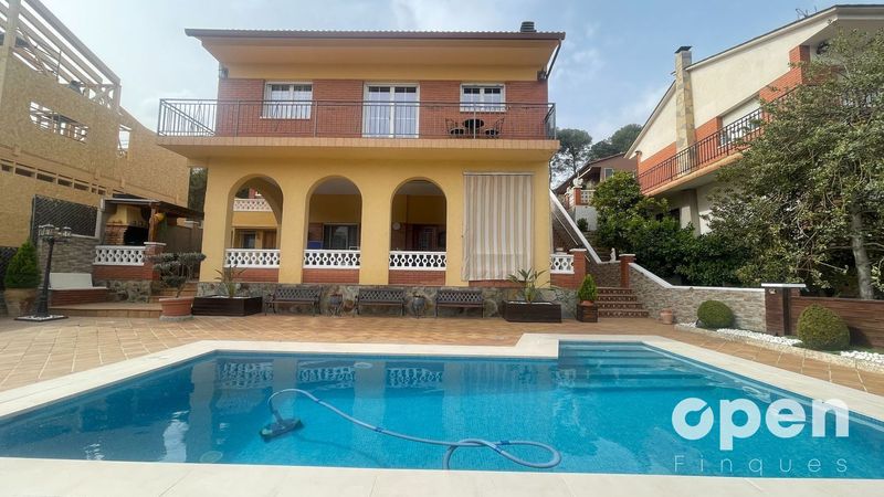 Xalet Independent en venda Rubí, Barcelona. Ref: 1613. Openfinques