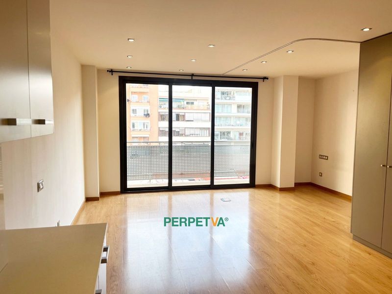 Piso en alquiler Barcelona. Ref: 1074. PERPETVA