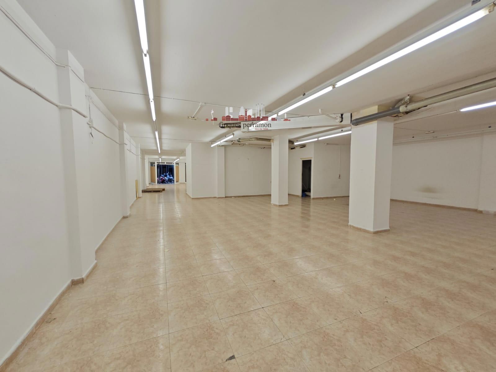 Local Comercial en lloguer Barcelona. Ref: 3803. Finques Perramon SL