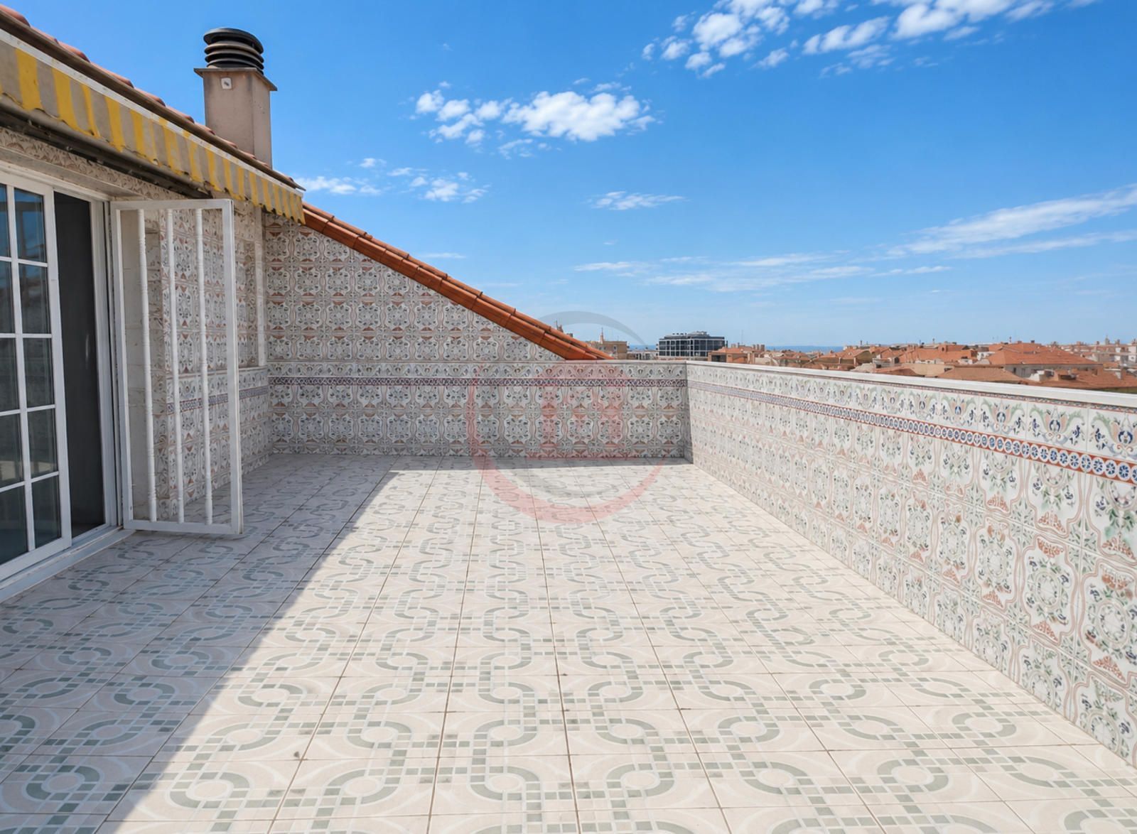 CHALET AMPLIO CON  PATIO Y TERRAZA ORIENTACIÓN SUR EN UNA DE LAS ZONAS MÁS COTIZADAS DE VILADECANS - Foto 19
