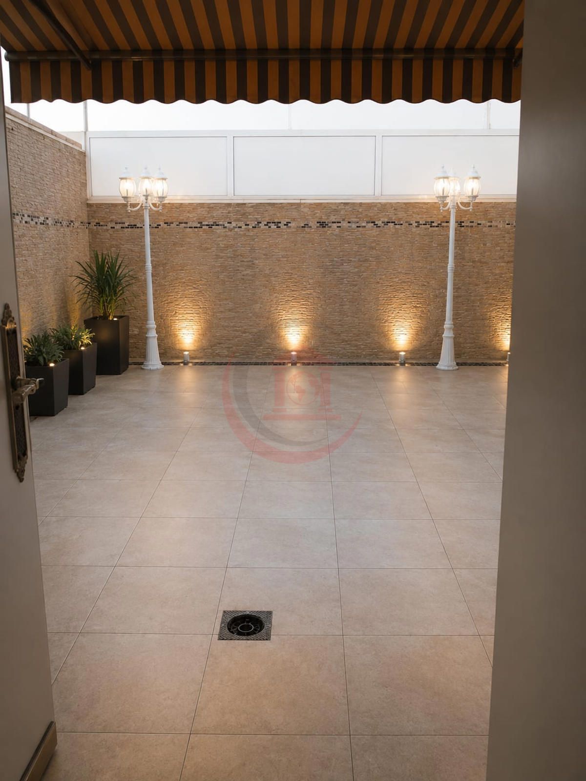 CHALET AMPLIO CON  PATIO Y TERRAZA ORIENTACIÓN SUR EN UNA DE LAS ZONAS MÁS COTIZADAS DE VILADECANS - Foto 20