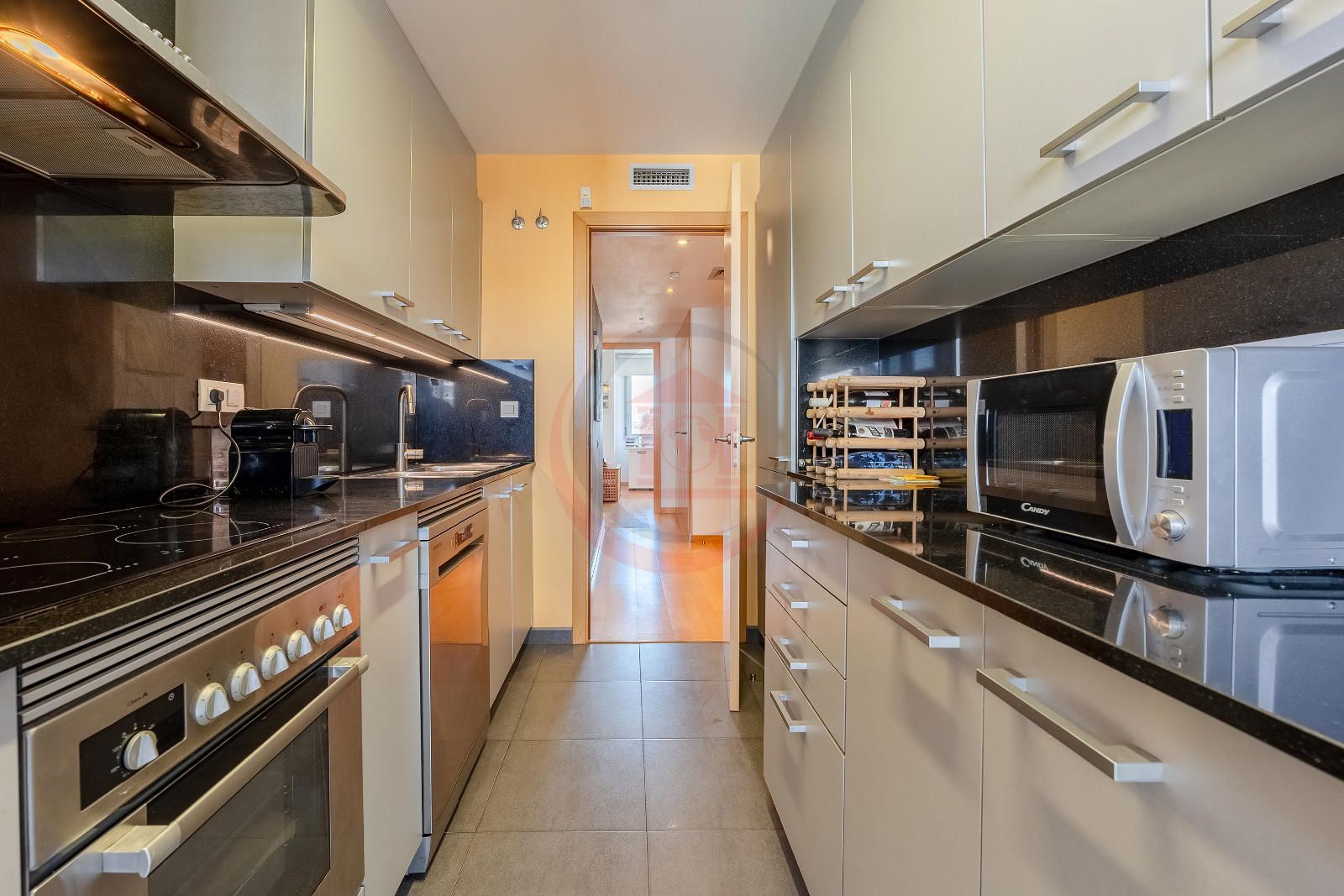 VIVIENDA CERCA AL MAR CON GRAN TERRAZA PRIVADA, TOTALMENTE EXTERIOR CON ACABADOS PREMIUM - Foto 8