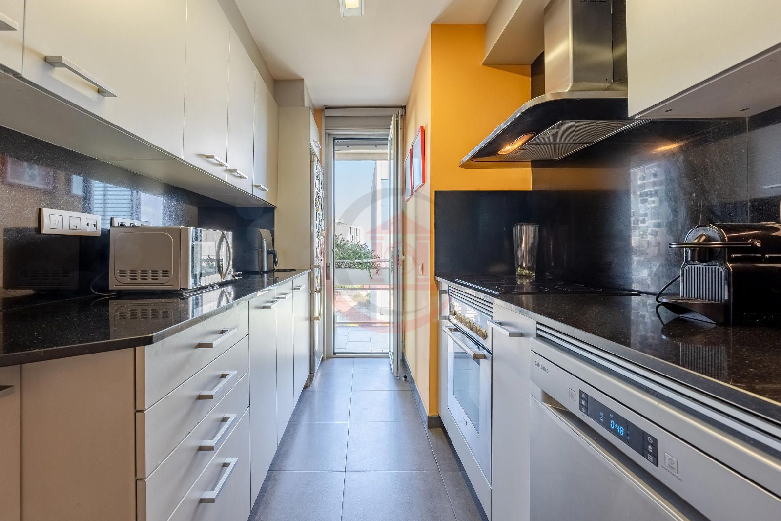 VIVIENDA CERCA AL MAR CON GRAN TERRAZA PRIVADA, TOTALMENTE EXTERIOR CON ACABADOS PREMIUM - Foto 9