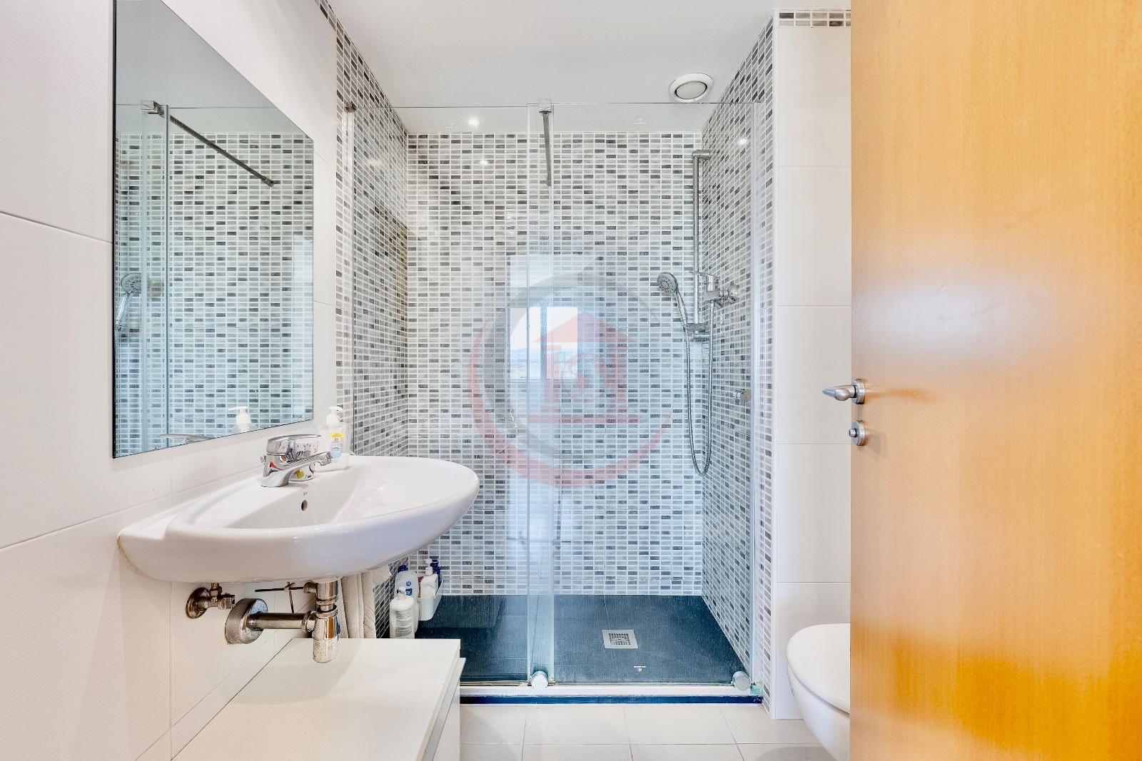 VIVIENDA CERCA AL MAR CON GRAN TERRAZA PRIVADA, TOTALMENTE EXTERIOR CON ACABADOS PREMIUM - Foto 18
