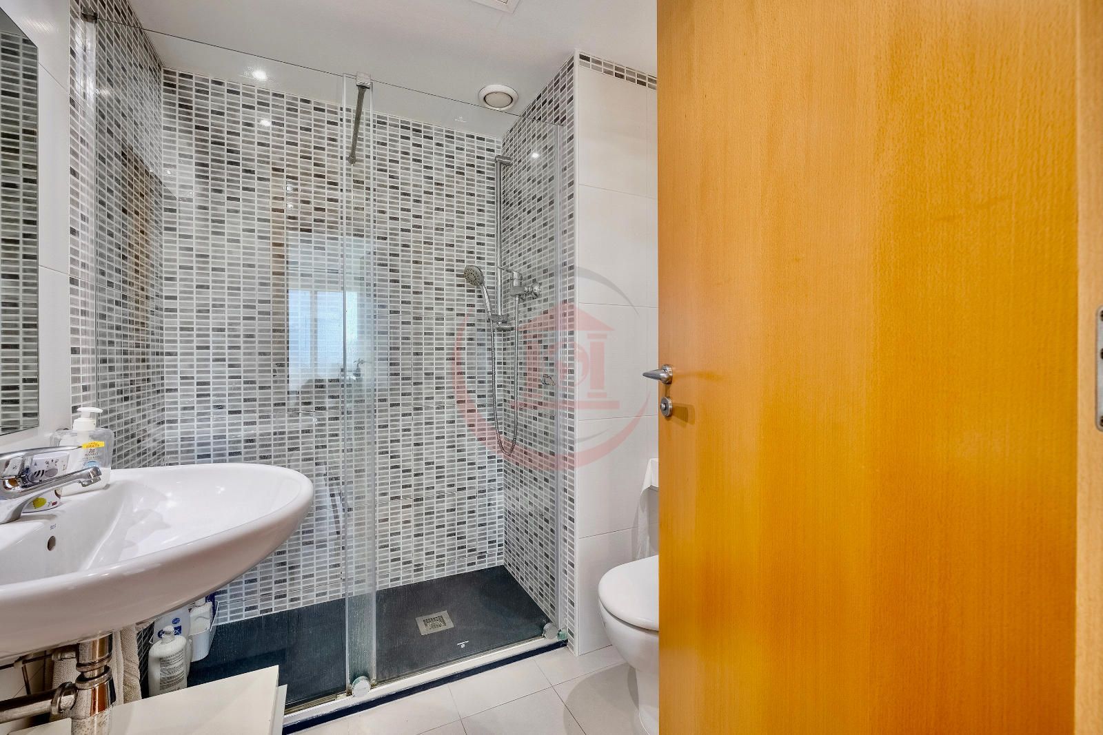 VIVIENDA CERCA AL MAR CON GRAN TERRAZA PRIVADA, TOTALMENTE EXTERIOR CON ACABADOS PREMIUM - Foto 19