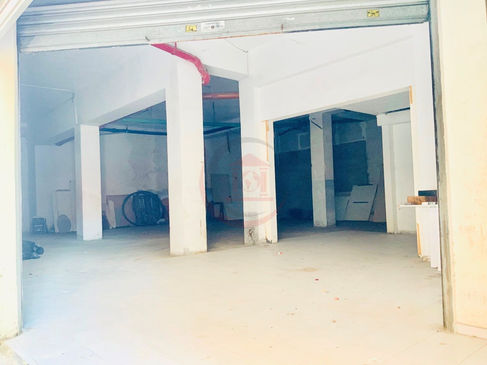 LOCAL MUY AMPLIO DE 245 m² CON GRANDES POSIBILIDADES EN BADALONA - Foto 4