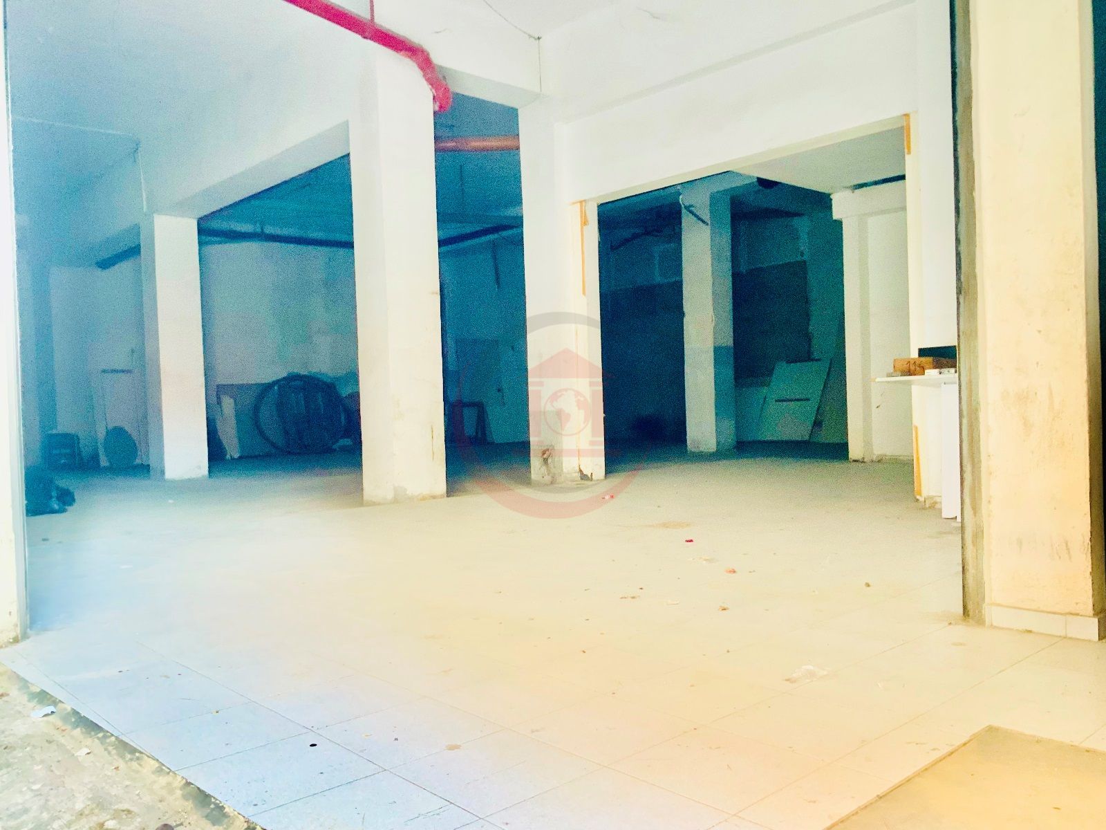 LOCAL MUY AMPLIO DE 245 m² CON GRANDES POSIBILIDADES EN BADALONA - Foto 5