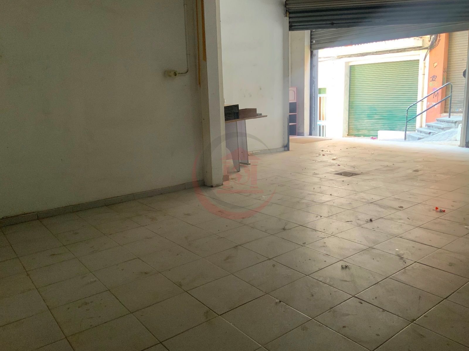 LOCAL MUY AMPLIO DE 245 m² CON GRANDES POSIBILIDADES EN BADALONA - Foto 6