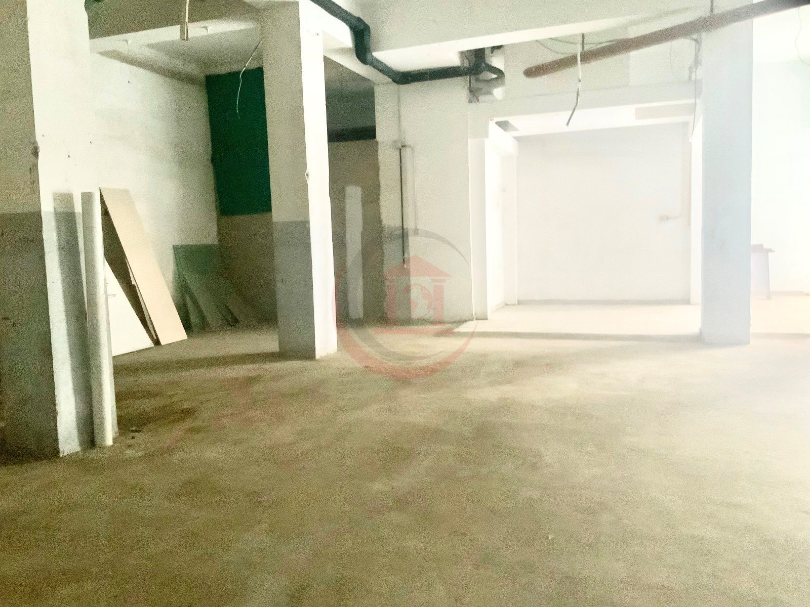 LOCAL MUY AMPLIO DE 245 m² CON GRANDES POSIBILIDADES EN BADALONA - Foto 13