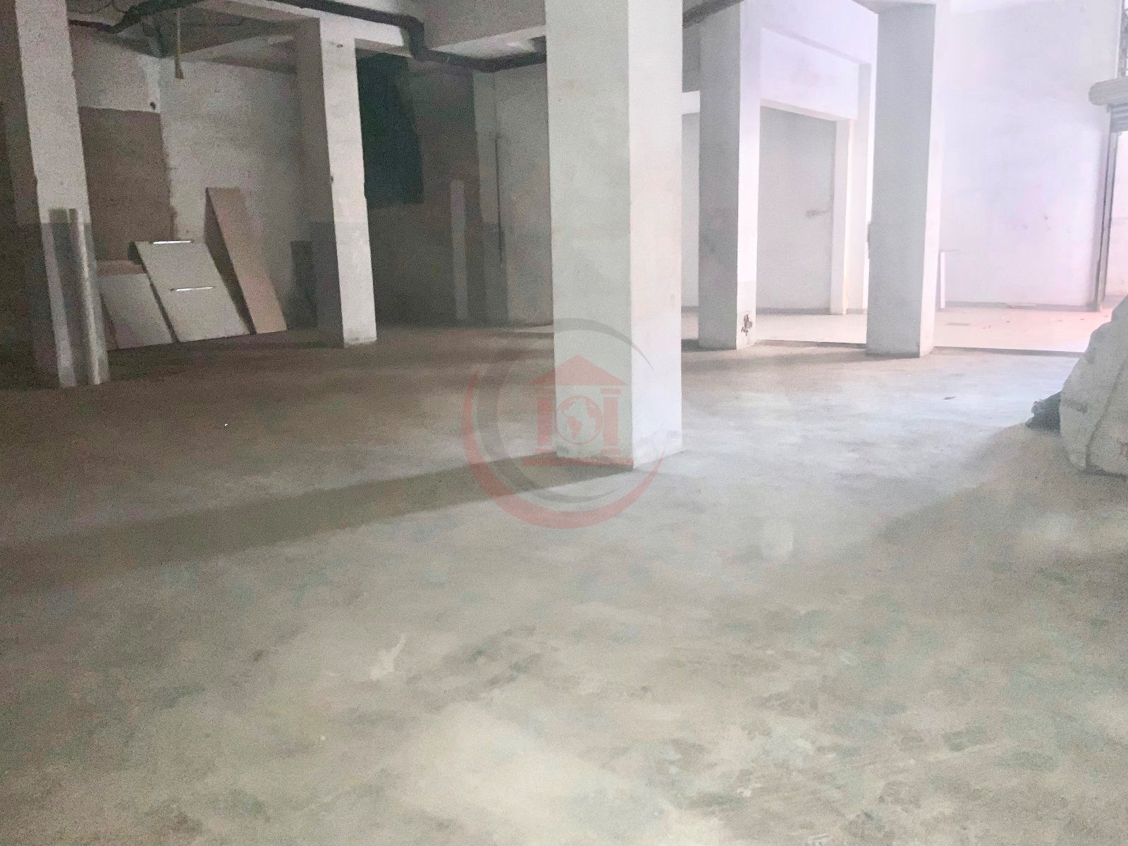 LOCAL MUY AMPLIO DE 245 m² CON GRANDES POSIBILIDADES EN BADALONA - Foto 23