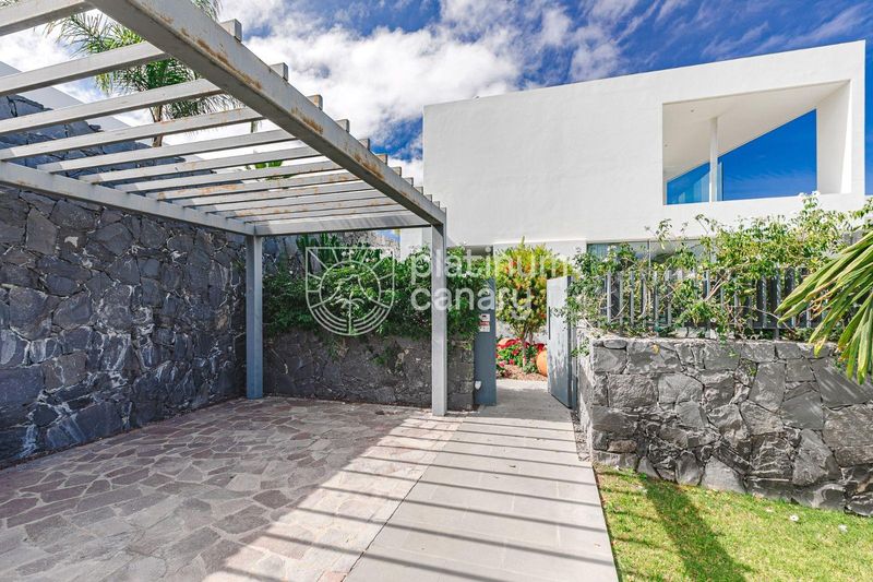 Freistehende Villa zu verkaufen Playa San Juan, Santa Cruz Tenerife. Ref: 2572. Platinum Canary