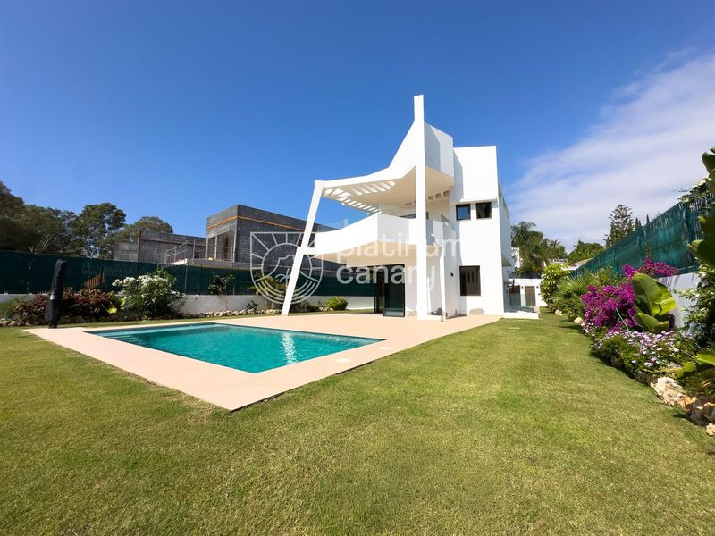 Chalet Independiente en venta Estepona, Málaga. Ref: 2930. Platinum Canary