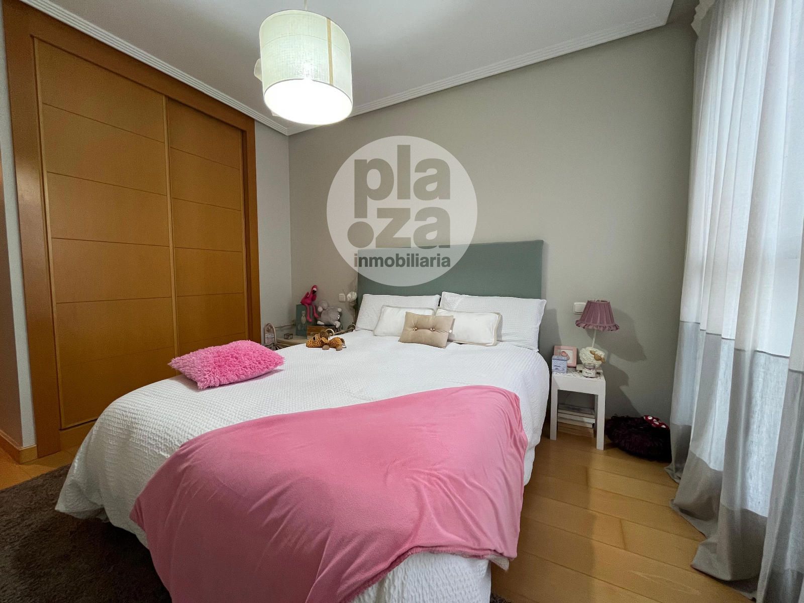 Habitación - IMPRESIONANTE CHALET ADOSADO EN CALLE PORTOMARIN - BURGOS