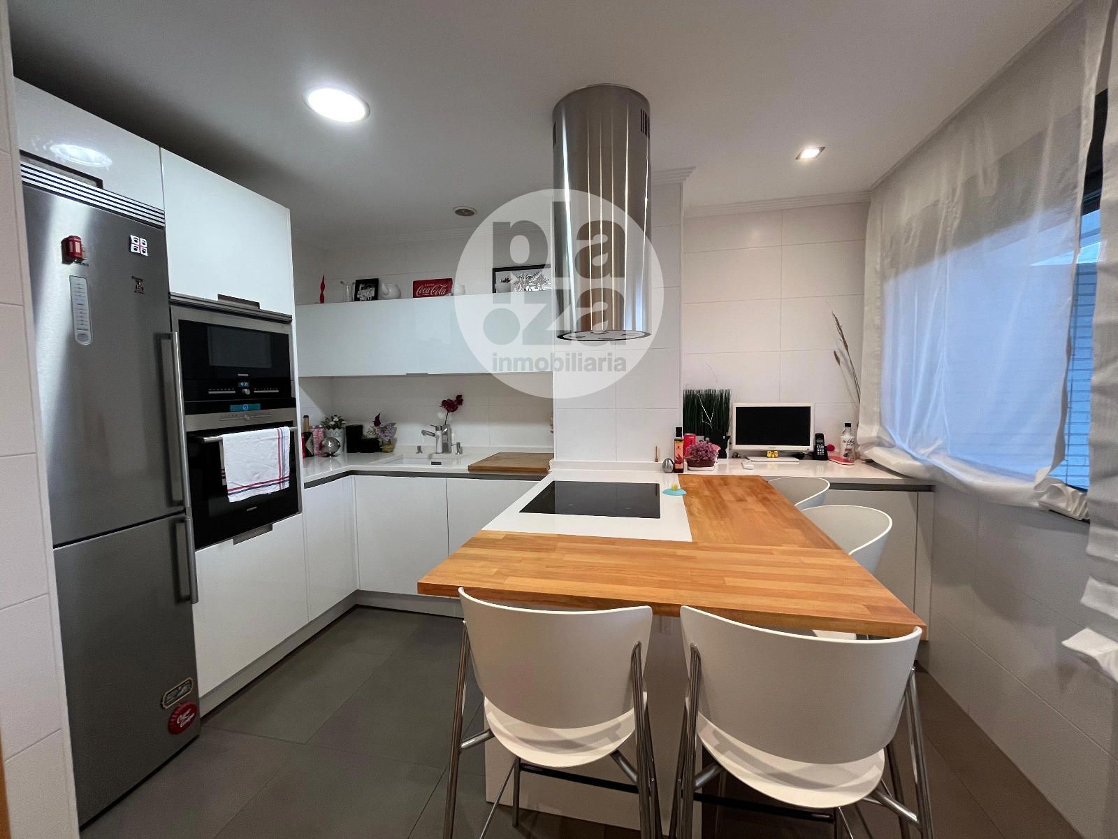 Cocina - IMPRESIONANTE CHALET ADOSADO EN CALLE PORTOMARIN - BURGOS