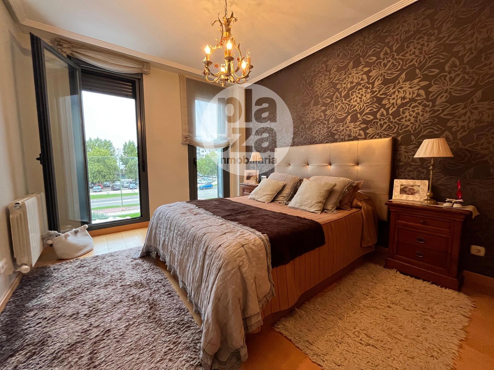 Habitación - IMPRESIONANTE CHALET ADOSADO EN CALLE PORTOMARIN - BURGOS