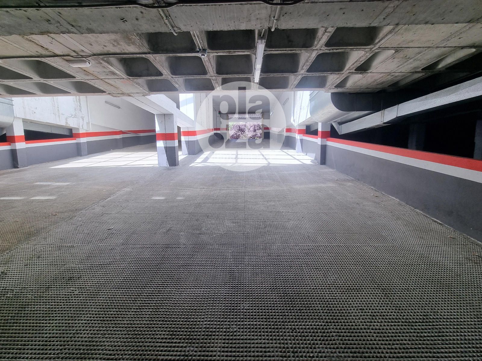Se vende amplia plaza de garaje situada en la calle Juan de Padilla - Foto 8